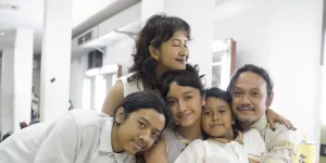 7 Potret Keseruan Sahur Pertama Keluarga Widi Mulia, Sempat Kepleset Saking Semangatnya