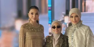 7 Potret Manohara Tampil Elegan di Peragaan Busana Koleksi Terbaru Ivan Gunawan