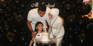 7 Potret Margin Wieheerm Rayakan Ultah Ali Syakieb Bareng Anak, Tampil Kompak dan Hangat