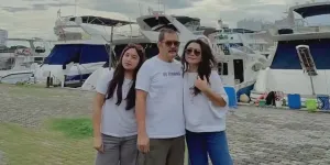 7 Potret Mayangsari Quality Time Bareng Suami dan Anak, Liburan Tipis-tipis Naik Kapal Yacht