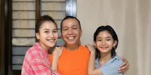 7 Potret Motor Listrik Milik Ayah Ayu Ting Ting yang Serba Ungu, Bak Naik Bajaj - Ada Penutupnya