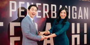 7 Potret Pemain di Gala Premiere Film 'PENERBANGAN TERAKHIR'