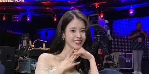 7 Potret Penampilan IU di Seoul International Drama Awards 2025, Tampil Memukau Bak Princess