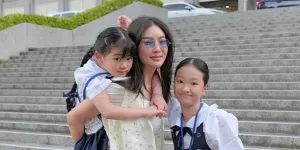 7 Potret Penampilan Thalia Putri Sarwendah Untuk Memperingati Hari Ibu Sedunia, Berbakat Jadi Penyanyi