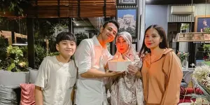 7 Potret Perayaan Ultah Amy Qanita ke-61 Tahun, Diadakan Sederhana Sehabis Sholat