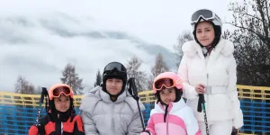 7 Potret Rachel Vennya Jajal Ski Pertama Kali di Italia Bareng Keluarga