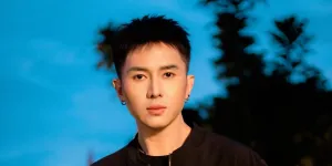 7 Potret Rafael Tan Nyebrang Jalan di Vietnam, Berasa Uji Nyali