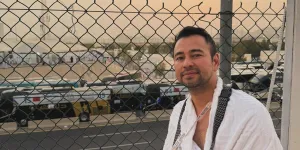 7 Potret Raffi Ahmad Cukur Habis Rambutnya Hingga Botak Saat Laksanakan Ibadah Haji