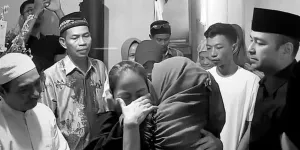 7 Potret Raffi Ahmad dan Sang Ibu Datangi Keluarga Affan Kurniawan, Beri Dukungan Moral