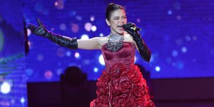 7 Potret Rara Lida di 29th Asian Television Award 2024, Nyanyikan Lagu Ditikam Asmara hingga Fasih Bahasa Inggris saat Bawakan Nominasi