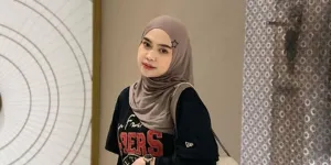 7 Potret Ria Ricis Belanja Baju - Mainan di Pasar untuk Disumbangkan ke Korban Banjir Sumatra