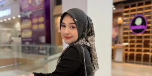 7 Potret Ria Ricis di Ultah Kakaknya dr. Shindy, Beri Kejutan di Lapangan Padel