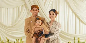 7 Potret Ribka Sugiarto dan Suami Langsungkan Tedak Sinten untuk sang Putra
