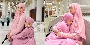 7 Potret Ririn Ekawati Umrah di Bulan Ramadan Bareng Putri Bungsu, Yaya Dipuji Makin Cantik