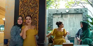 7 Potret Rumah Mewah Chintami Atmanegara, Asri Dilengkapi Kolam Renang - Nyaman Walau Tak Terlalu Luas