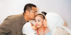 7 Potret Sada Anak Fitri Tropica Ikut Kejurnas Ice Skating, Bikin Keluarga Bangga