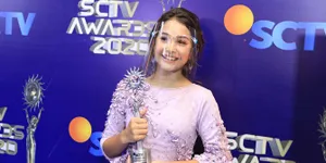 7 Potret Sandrinna Michelle dalam SCTV Awards 2020, Cantik Bak Bidadari - Sabet Piala Berkat 'DARI JENDELA SMP'