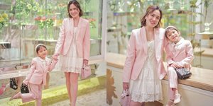 7 Potret Shandy Aulia Photoshoot Bareng Anak, Kompak Pakai Baju Pink dan Berpose Centil