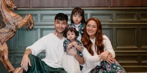 7 Potret Siti Badriah Staycation bersama Keluarga, Xarena Tampil Centil di Kolam Renang