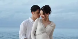 7 Potret Terbaru Alyssa Daguise di Pantai, Pancarkan Pesona Calon Ibu - Baby Bump Terlihat