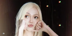 7 Potret Terbaru Rina Nose Disebut Oplas, Penampilannya Bikin Pangling