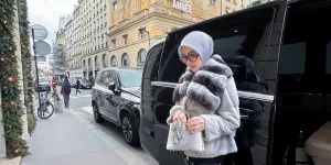 7 Potret Terbaru Syahrini di Paris, Tampil Stylish dan Serasi dengan Suami