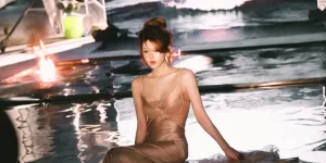 7 Potret Terbaru Zhao Lusi Untuk Konser Stay Romantic, Tampil Memukau dengan Dress Satin