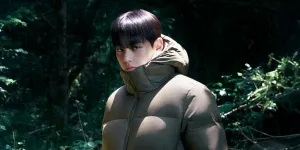 7 Potret V BTS dengan Pakaian Outdoor, Bikin Musim Dingin Jadi Hangat