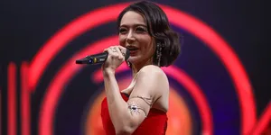 7 Potret Wika Salim - Mila Nurwanti: 5 Look Feminim Glamor dan Bold