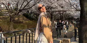 7 Potret Xaviera Putri Nikmati Suasana Seoul, Color Hunt - Nostalgia Lihat Bunga Sakura