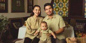 8 Inspirasi Baju Lebaran Sarimbit Artis, Elegan dengan Motif Mewah