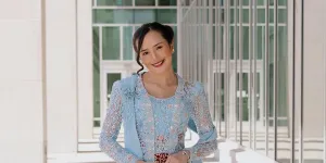 8 Potret Beby Tsabina Anggun Pakai Batik, Pancarkan Kecantikan Lembut nan Elegan