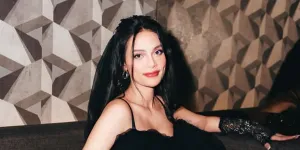 8 Potret Erika Carlina Temani DJ Bravy Manggung di Pestapora, Begini Momen di Backstage