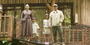 9 Potret Glenn Alinskie Ajak Keluarga ke Taman Safari, Jadi Short Getaway Penuh Memori