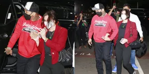 8 Potret Jerinx SID Datang ke Polda Metro, Ditemani Nora Alexandra - Tak Pernah Lepaskan Tangan Sang Istri