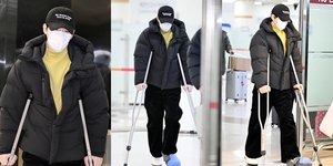 8 Potret Junho 2PM Pulang dari Jepang, Masih Pakai Kruk Karena Cedera Ligamen - Wajah Tampak Lelah Bikin Fans Khawatir