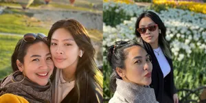 8 Potret Kedekatan Feni Rose dan Audi Putri Bungsunya, Kompak Seperti Kakak Beradik - Sering Liburan Bareng
