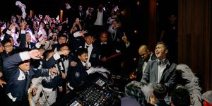 8 Potret Keseruan DJ Winky Tampil di Pesta Ulang Tahun Anak SD - Energi Nggak Ada Habisnya!