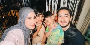 8 Potret Kompak Zayn dan Zuney, Anak Kembar Syahnaz Sadiqah yang Gemesin dan Kini Sudah Mulai Besar