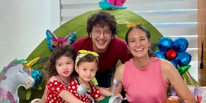 8 Potret Nadine Chandrawinata dan Dimas Anggara Rayakan Ultah Djala ke-2, Penuh Keseruan