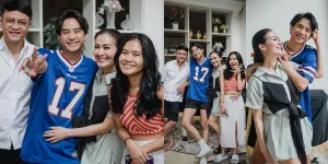 8 Potret Perayaan Ultah Devano Danendra yang ke-21, Syukuran Sederhana di Rumah - Iis Dahlia Tampil Santai