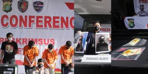 8 Potret Preskon Penangkapan Cassandra Angelie Karena Prostitusi Online, Tarif 30 Juta - Digrebek Kala Bugil