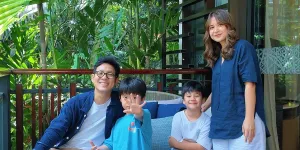 8 Potret Putri Titian Khitankan Dua Anaknya Sekaligus, Akui Ikut Merasa Panik