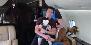 8 Potret Syahrini Kembali ke Singapura, Naik Jet Pribadi - Ajak sang Ibu Juga