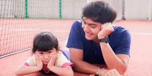 8 Potret Teuku Ryan Main Padel Ditemani Moana, Interaksi Hangat Ayah & Putri Kecilnya