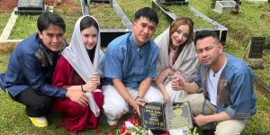 9 Artis Ziarah Makam Jelang Ramadan 2026, Penuh Haru dan Doa untuk Orang Tercinta