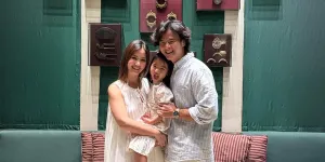 9 Potret Kedekatan Dion Wiyoko dan Anak Perempuannya, Ayahable - Punya Bonding Kuat