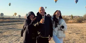9 Potret Liburan Yasmin Napper di Cappadocia, Naik Balon Udara - Menginap di Hotel dalam Gua