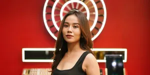 9 Potret Mayang Lucyana Tampil Beda dari Biasanya, Elegan Pakai Dress Hitam