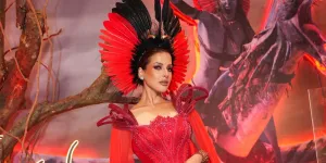 9 Potret Tasya Farasya Cosplay Jadi Varang di Premier AVATAR, Menyala dengan Gaun Merah